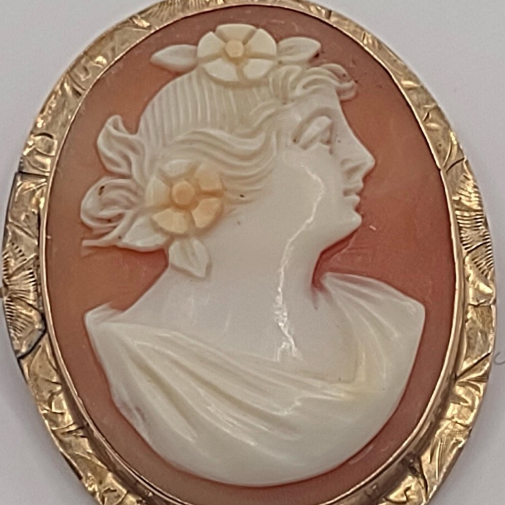 Vintage cameo 10k.. Weight 20 grams
